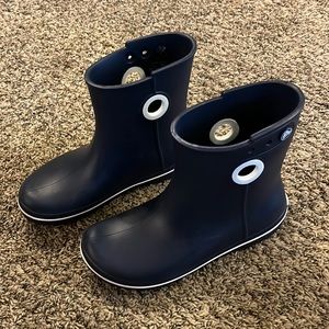 Crocs rain boots 7